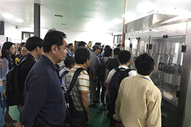 草莓视频官网入口葡萄酒庄园迎来多国驻沪领事参观团，现代化酿造体系受高度赞扬！