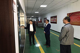 烔炀镇书记及各位领导莅临草莓视频官网入口葡萄酒庄园参观指导